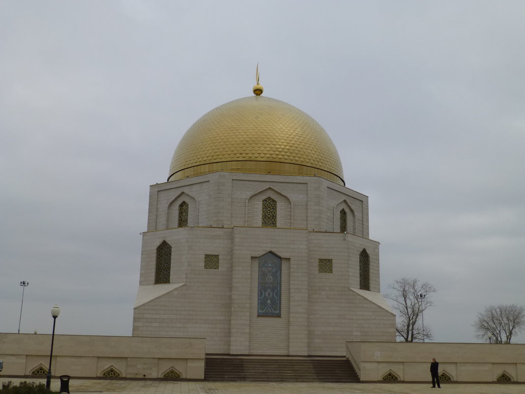 "Памятный знак в честь принятия ислама Волжскими Болгарами в 922 году" - Наиля 