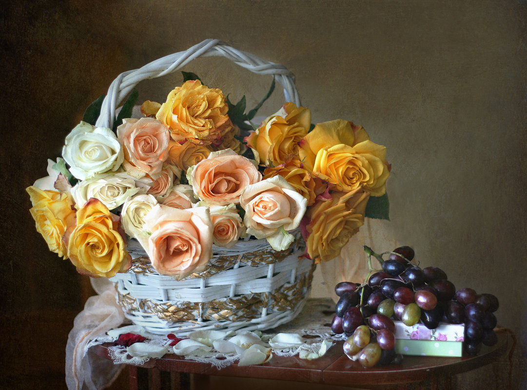 Композиция с розами и виноградом. - lady-viola2014 -