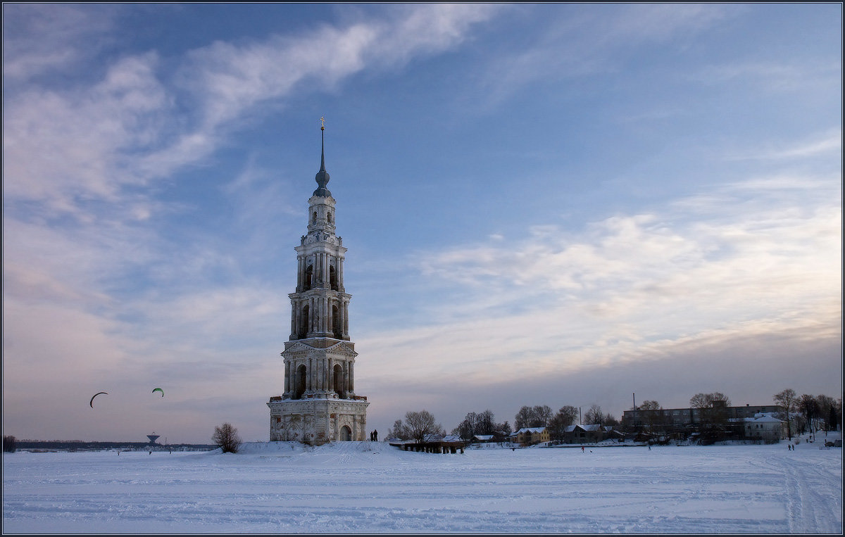 Полузатопленная колокольня Никольского собора в Калязине - Надежда Лаврова
