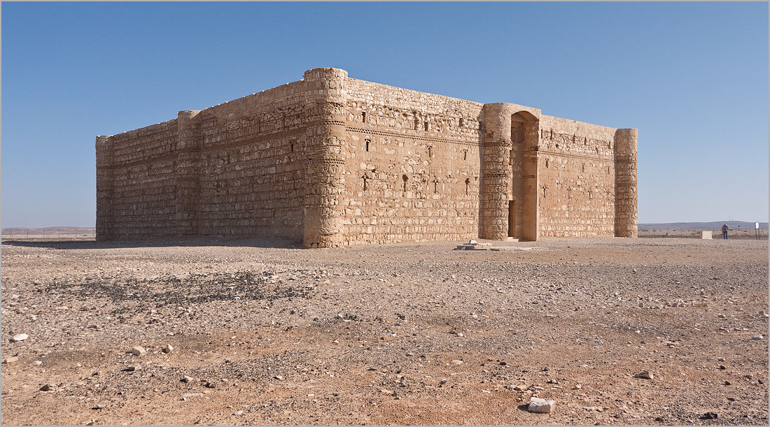 Иордания. Каср-аль-Харрана . Один из древних дворцов пустыни. - Lmark 