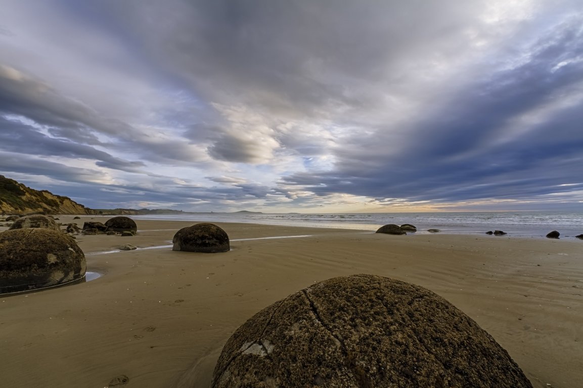 Moeraki Boulders....хмурое утро... - Светлана Шакирзянова