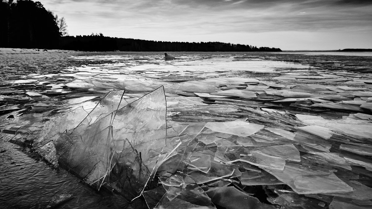 Lake in ice - Sergey Yablokov 