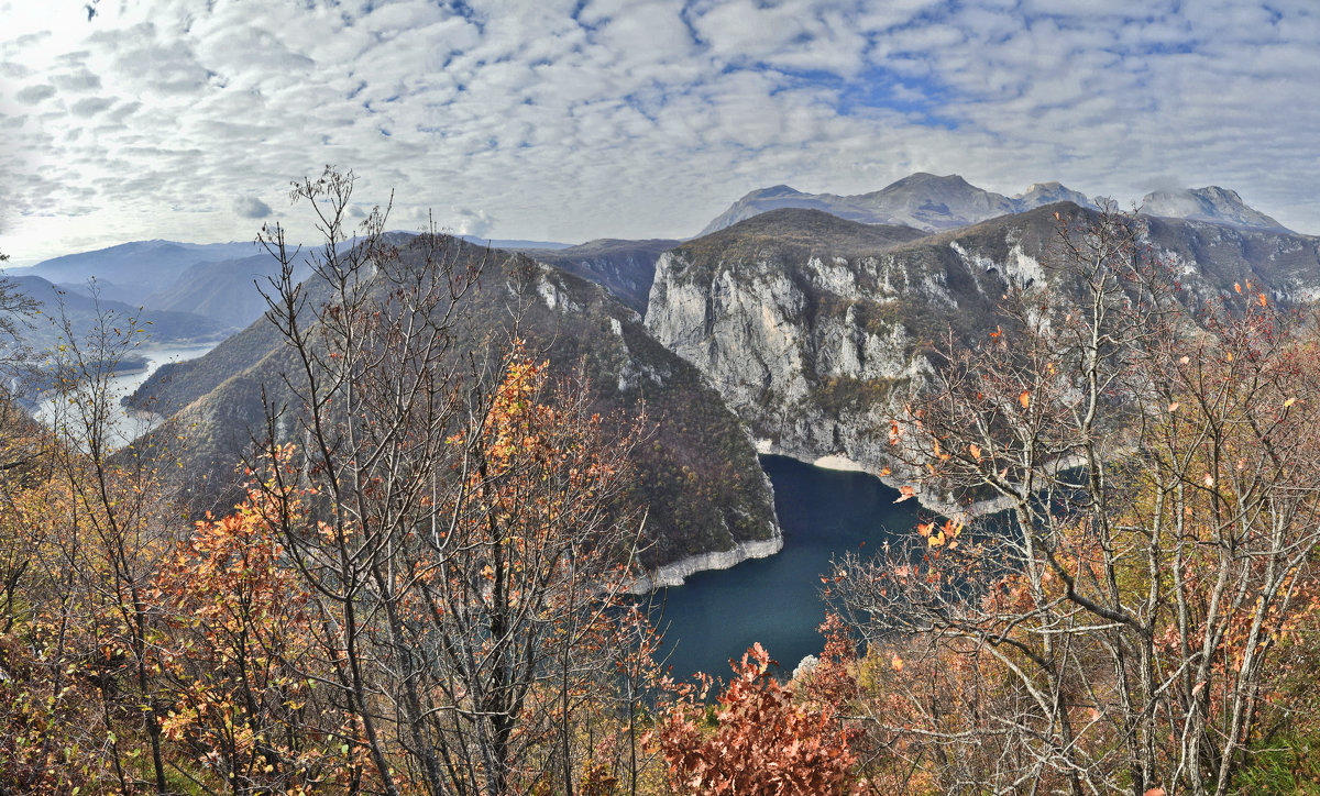 Пивско езеро в Черногории - Petr Popov