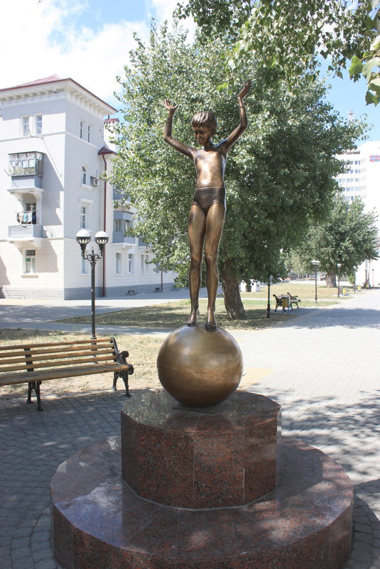 Девочка на шаре - Gennadiy Karasev