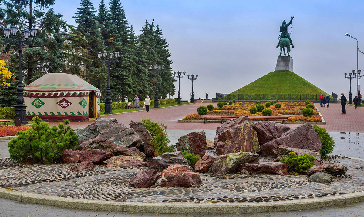 Сквер у памятника С. Юлаеву - Любовь Потеряхина