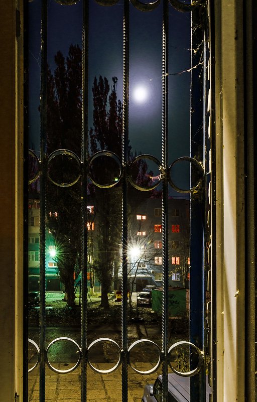 Ночной вид из окна - Константин Бобинский