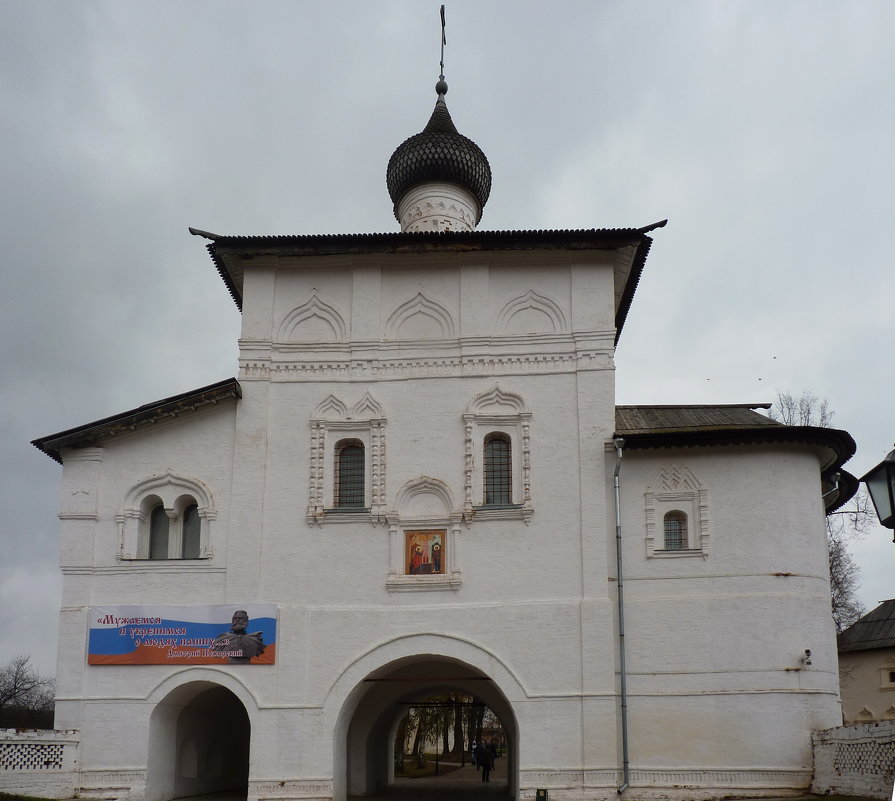 Надвратная  Благовещенская церковь  в Спасо-Евфимьевом монастыре - Galina Leskova