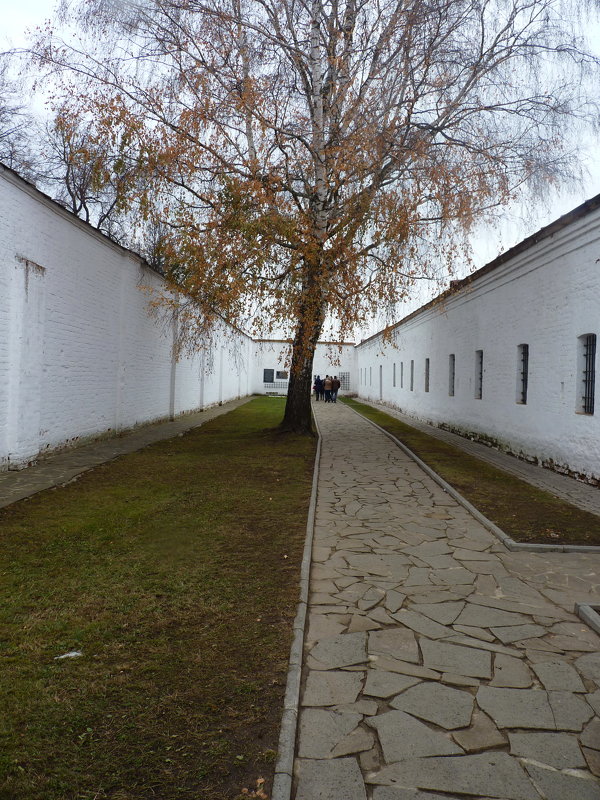 Тюремный  двор или Тюремный корпус «Крепость» - Galina Leskova