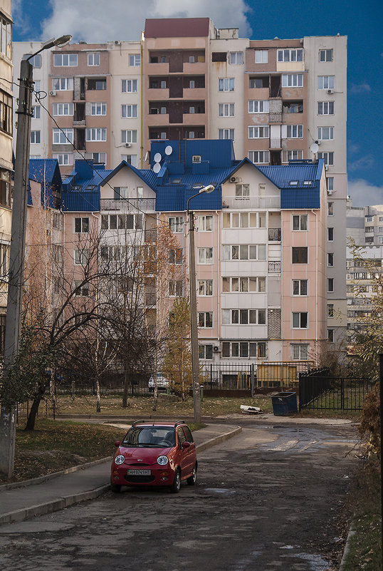 Харьков. В микрорайоне - Владимир Кроливец