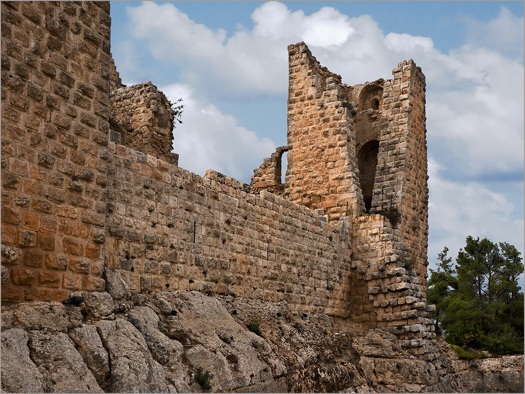 Старый замок - Lmark 
