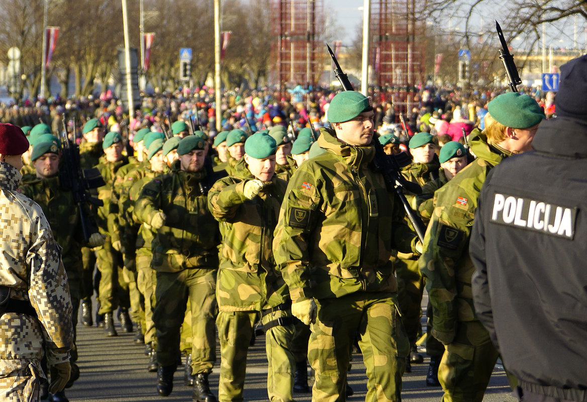 Военный парад 18 ноября 2014 г.Рига - Любовь Изоткина