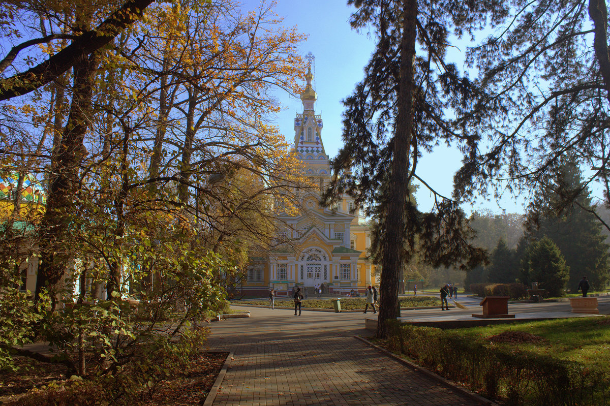 в парке - Сергей Савич.