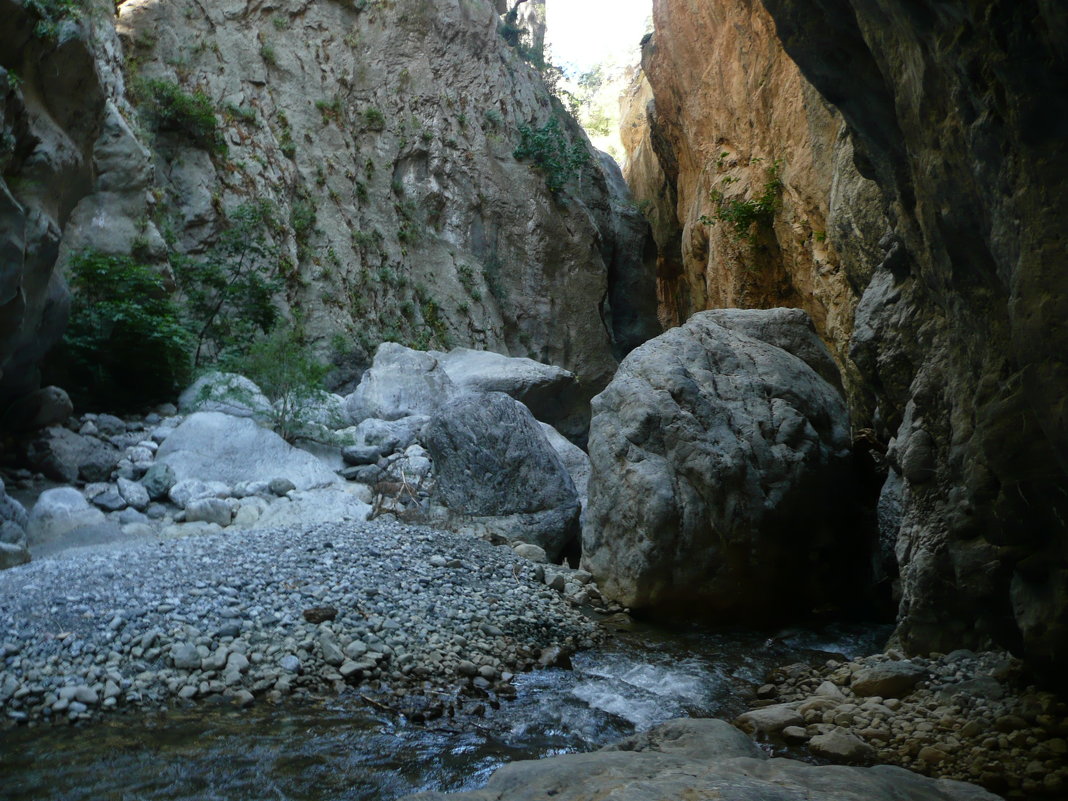 Ущелье в горах - Виктор 