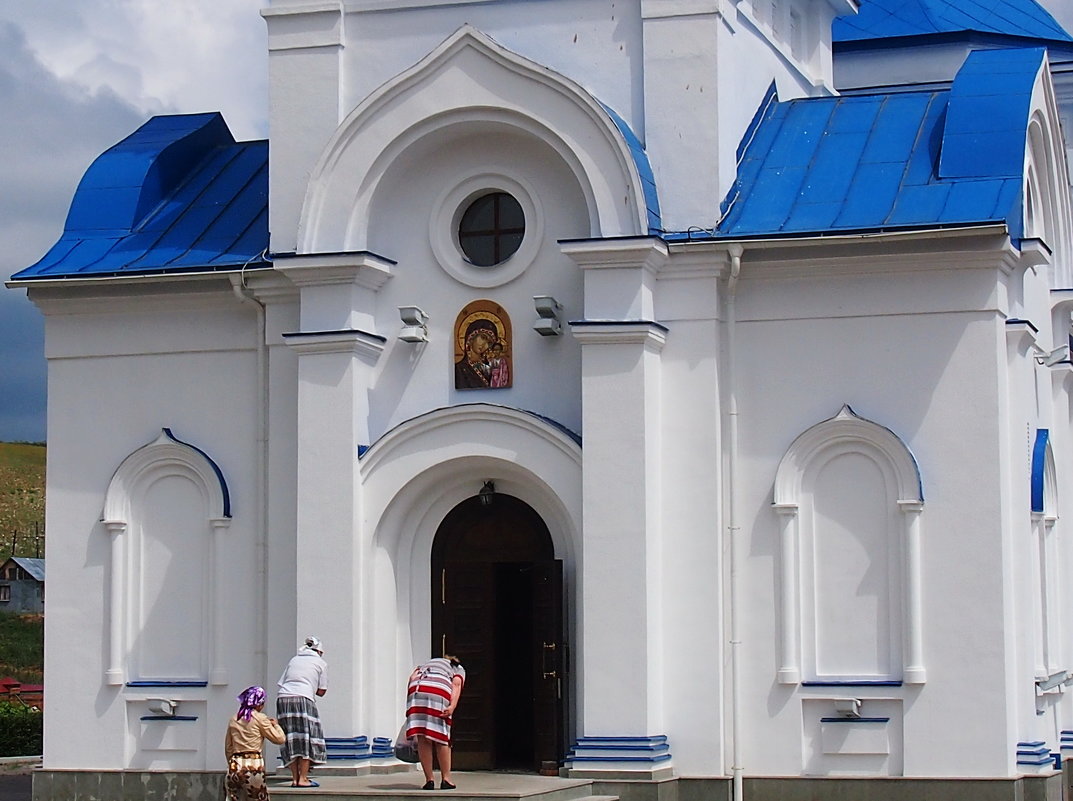 вход в Казанскую церковь - Ирина ***