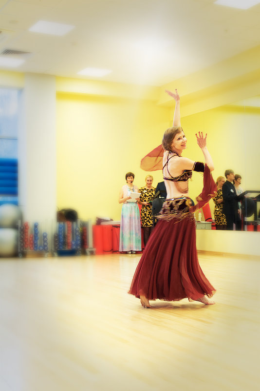 восточный танец - Эльмира Суворова