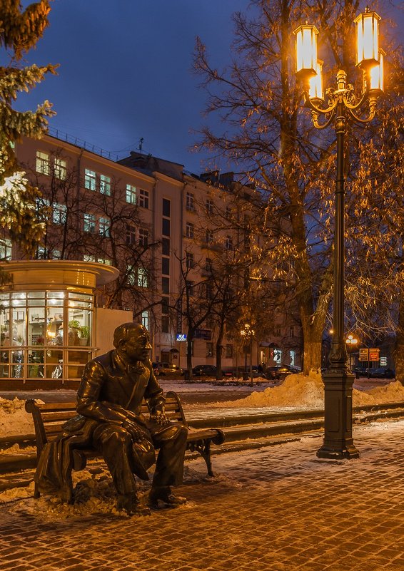 Скульптура Евгения Евстигнеева в Нижнем Новгороде. - Максим Баранцев