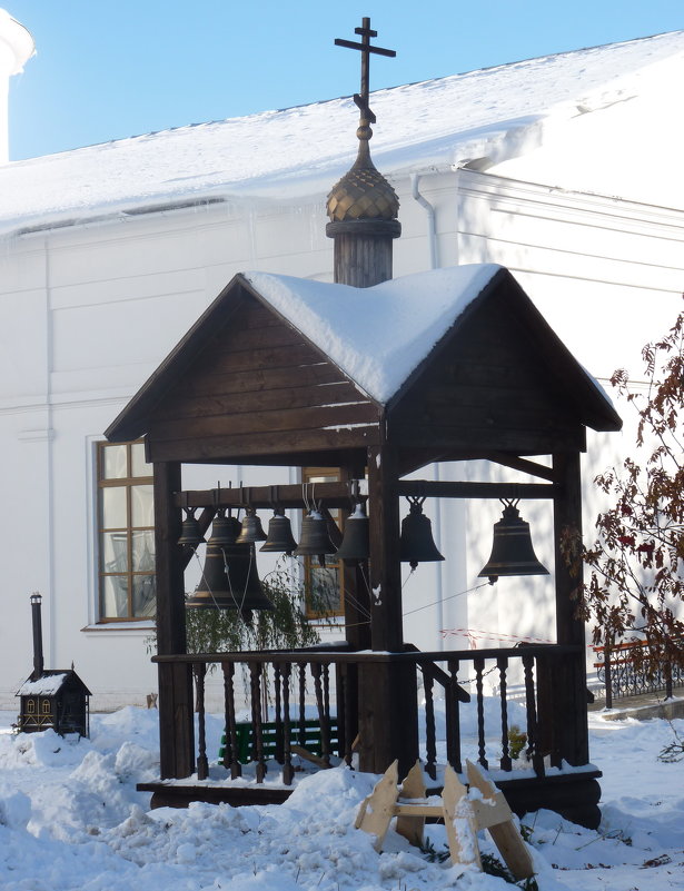 Деревянная звонница  Казанского женского монастыря в Ярославле - Galina Leskova