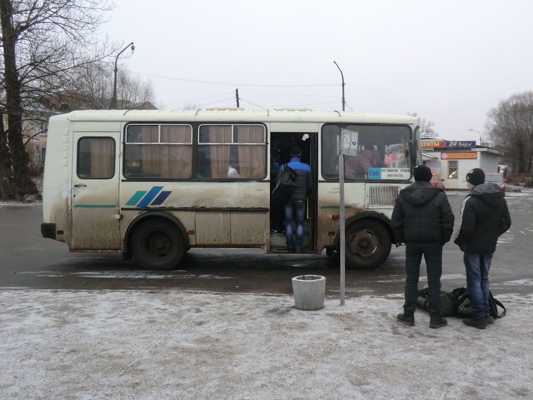 Пятница на автовокзале... - Владимир Павлов