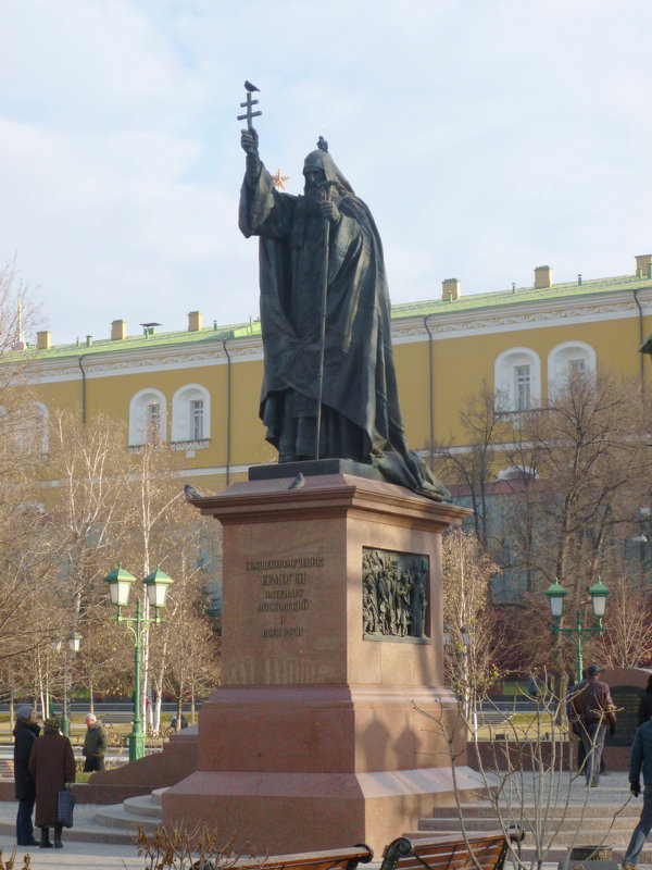 В Александровском саду установлен памятник Св. Гермогену - Galina Leskova