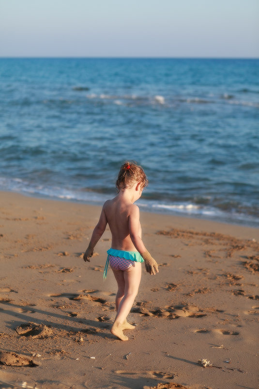 В лучах закатного солнышка на Золотом пляже, п-ов Карпасия... 7 км песка - только для нас :) - Anna Lipatova