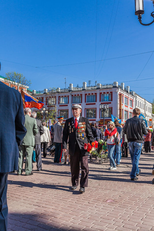 *** - Максим Баранцев