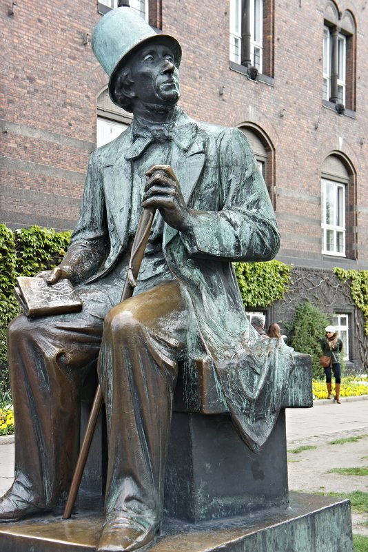 Дания. Копенгаген. Памятник Андерсену, смотрящему в сторону Тиволи - Елена Павлова (Смолова)
