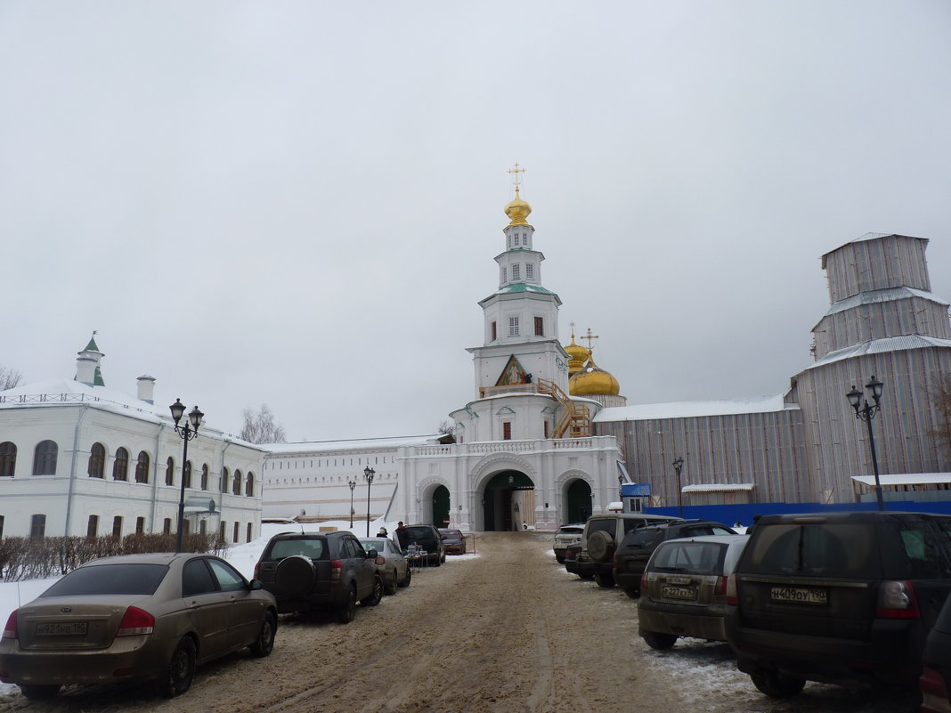 Дорога  к  монастырю....  февраль 2012 года... - Galina Leskova