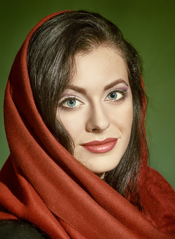 red scarf - Максим Авксентьев