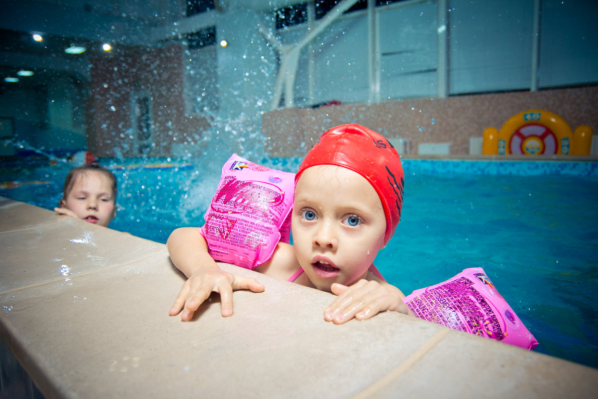 Дети в бассейне - Andre Nikolski