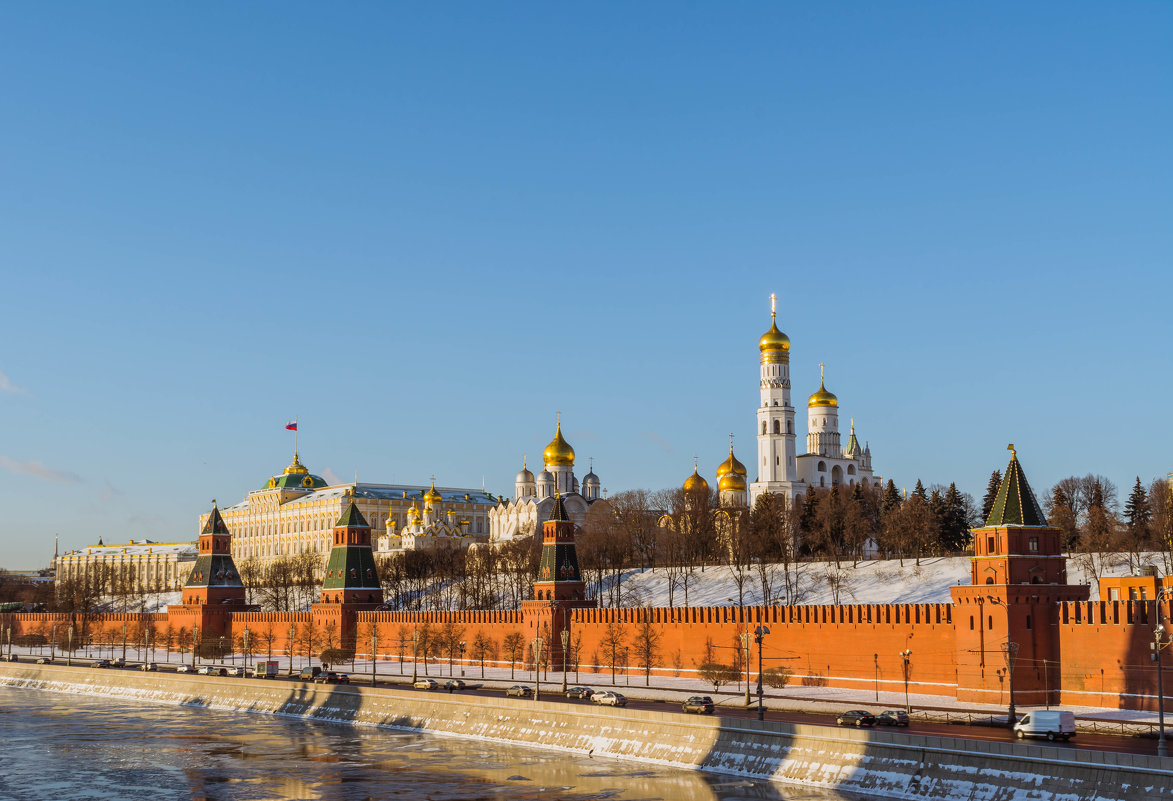 Над Кремлем безоблачное небо - Владимир Демчишин
