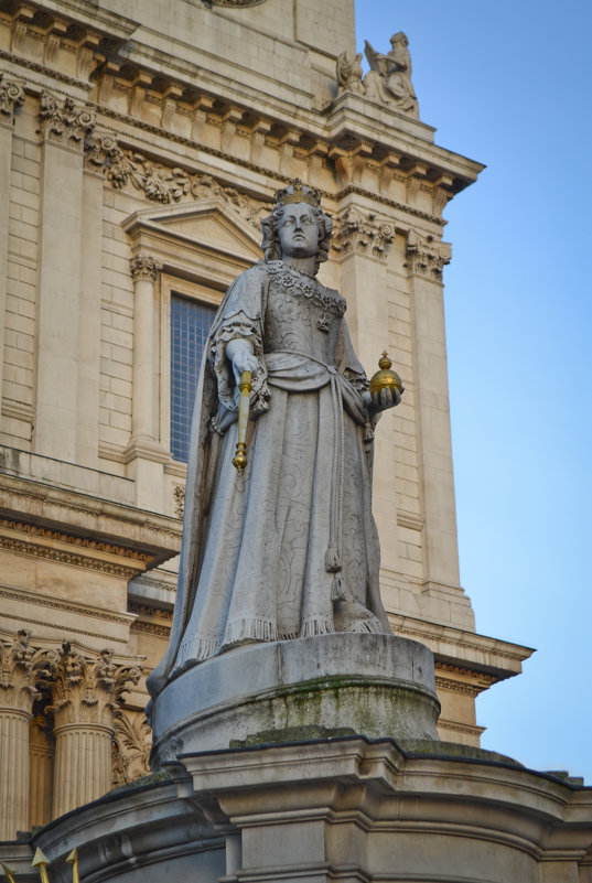 Памятник королеве Анне в Лондоне - juljawka 