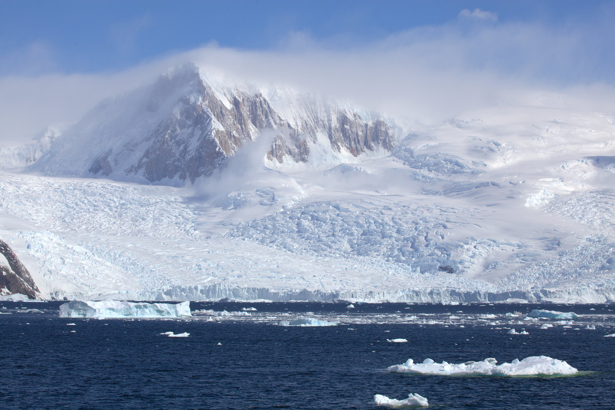Типичный пейзаж в Антарктиде - Геннадий Мельников