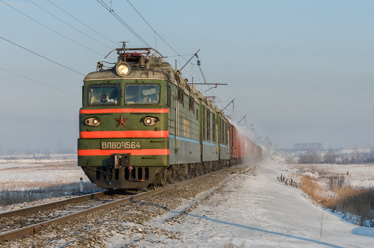 Электровоз ВЛ80Р-1564 с грузовым поездом, перегон Иркутск-Сортировочный - Гончарово - Андрей Иркутский