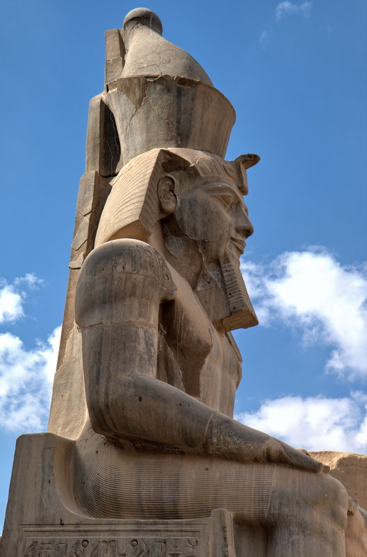 Монумент в Луксоре - Евгений Печенин