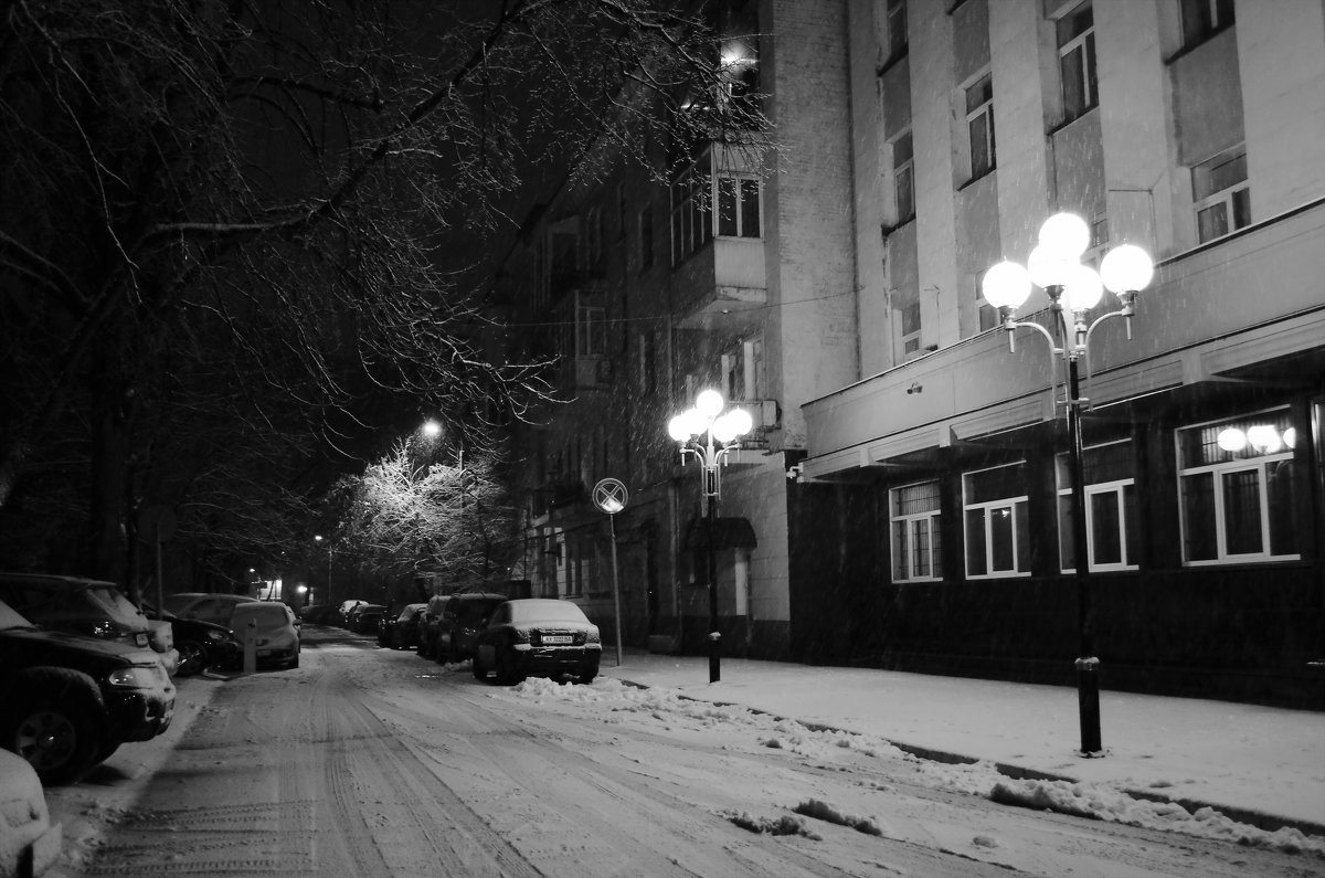 Ночной город отдыхает - Ростислав 