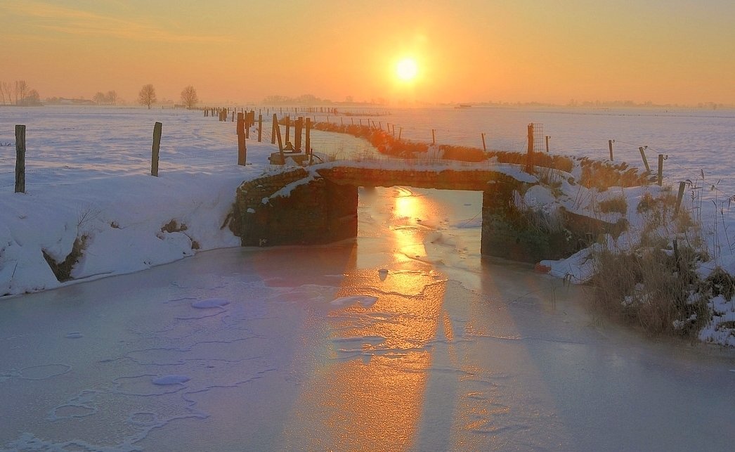 A wintermorning in Lampernisse. - Johny Hemelsoen 