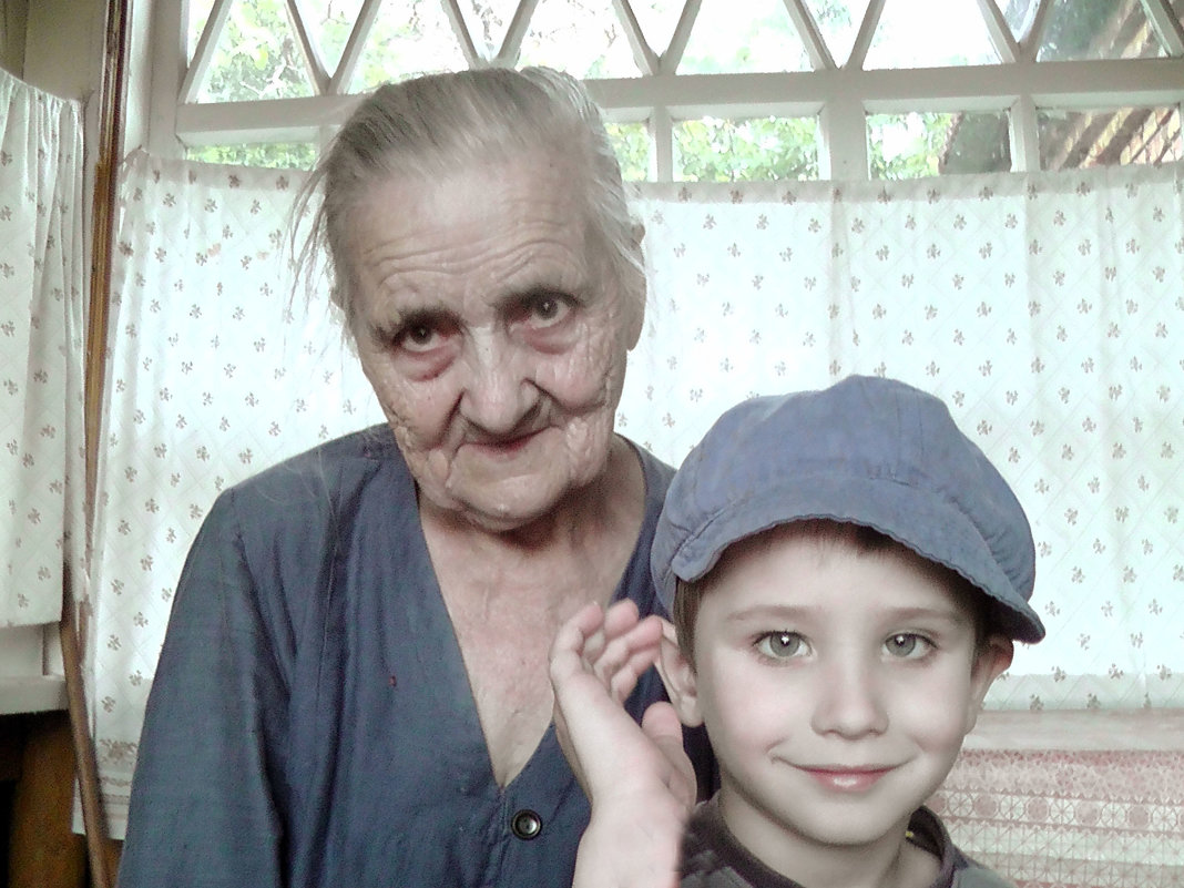 бабушка с мальчиком - Сергей Дихтенко