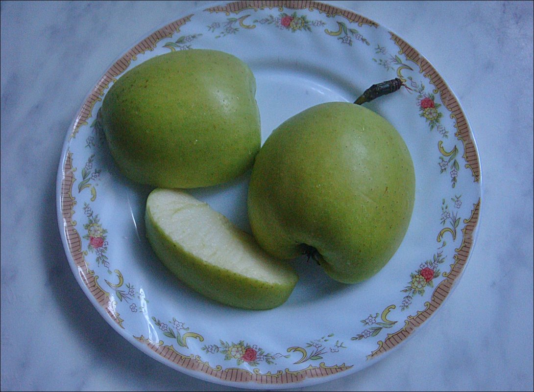 Яблочко на тарелочке - Нина Корешкова