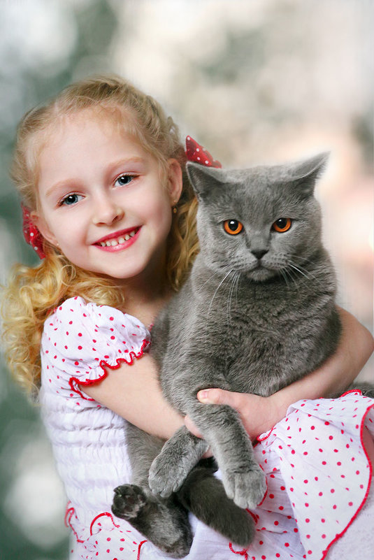 Девочка с котом - Лариса Кайченкова