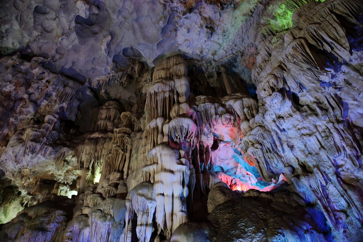Пещеры бухты ХаЛонг(Вьетнам) - Василий 