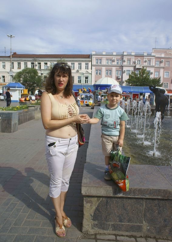 Портрет Юлии Бродской с сыном Львом - Юрий А. Денисов