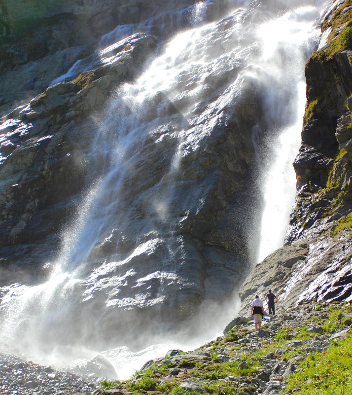 У одного из Софийских водопадов (нижняя часть водопада, примерно треть от всей его высоты) - Vladimir 070549 