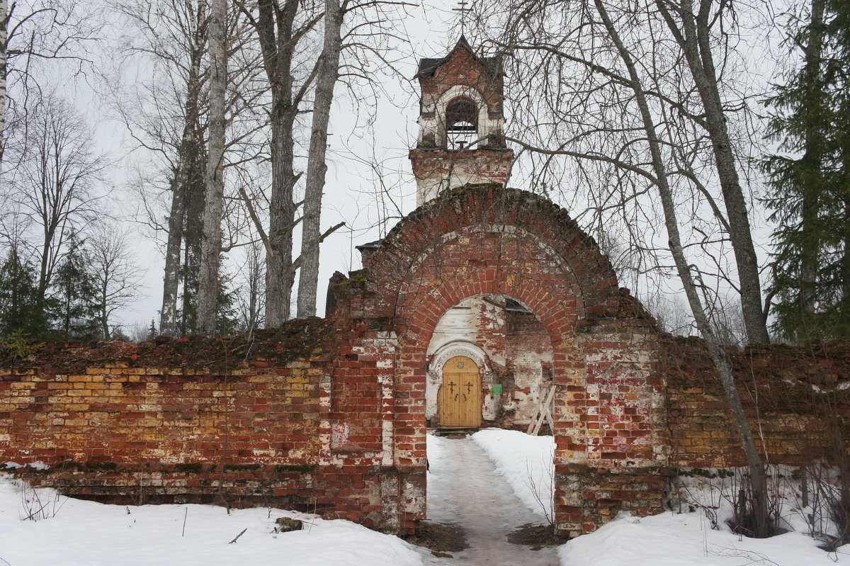 Реконьский монастырь. Вход к Покровской церкви - Елена Павлова (Смолова)