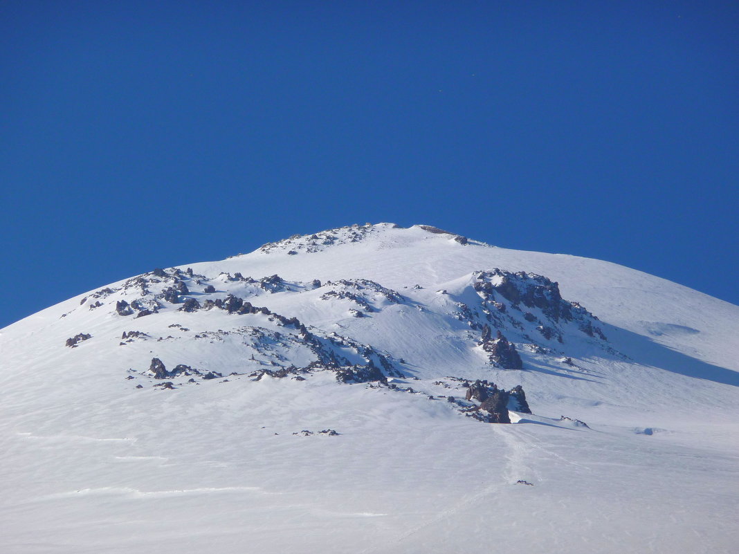 Скалы Ленца (4600-4800 м от уровня моря) на северном склоне восточной вершины г. Эльбрус - Vladimir 070549 
