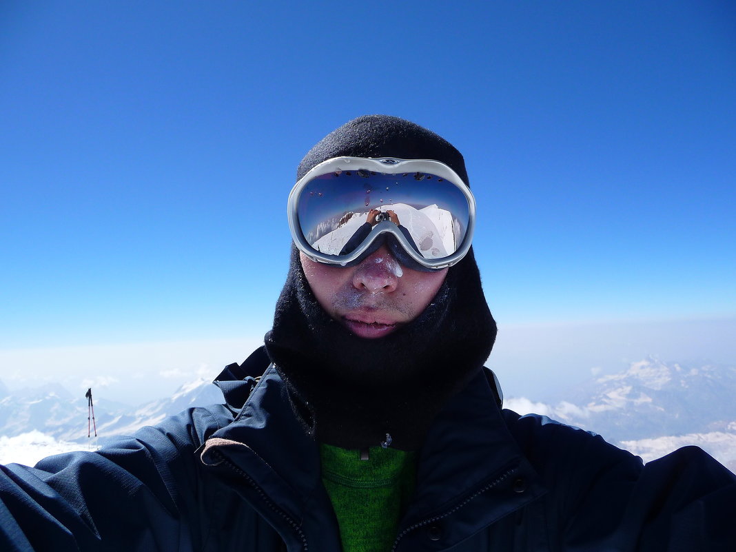 Селфи на восточной вершине Эльбруса. Высота 5621 м. - Vladimir 070549 