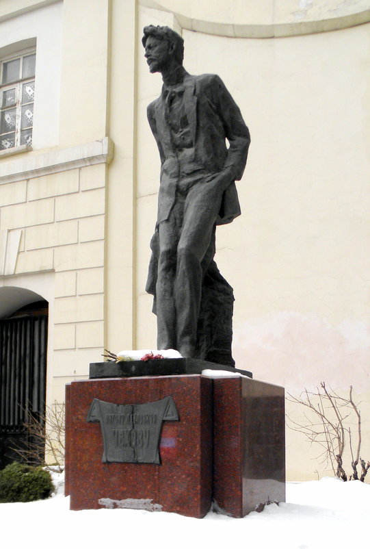 Памятник А.П.Чехову в Камергеском. - Елена 