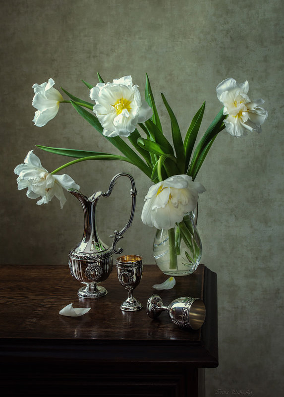 Из серии с белыми тюльпанами - Ирина Приходько
