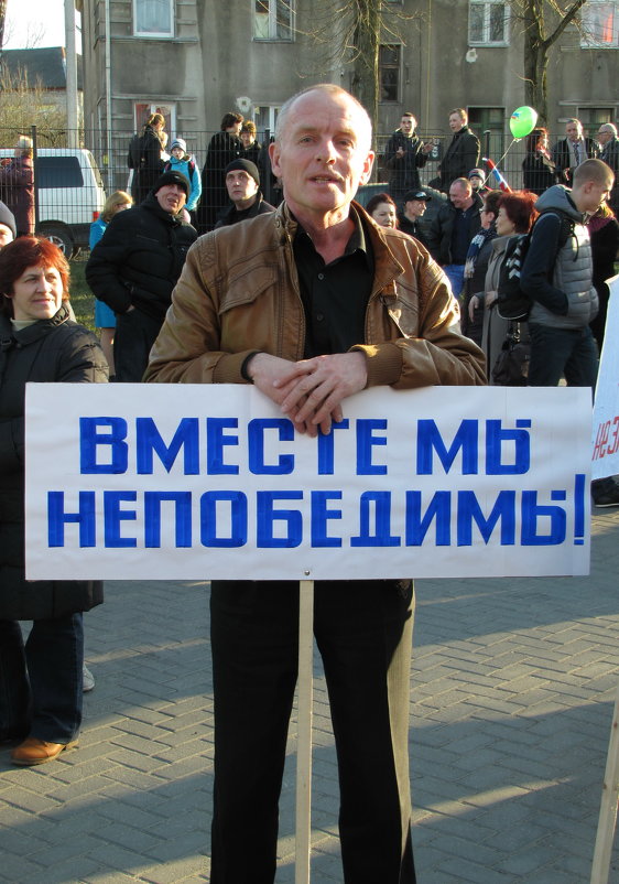 На митинге - Людмила Жданова