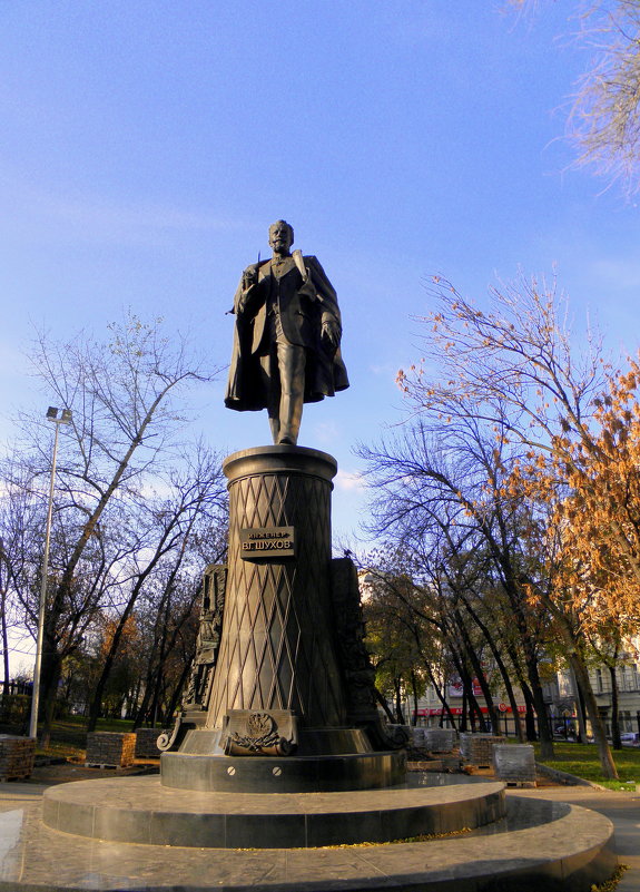 Памятник Шухову на Сретенском бульваре. - Елена 