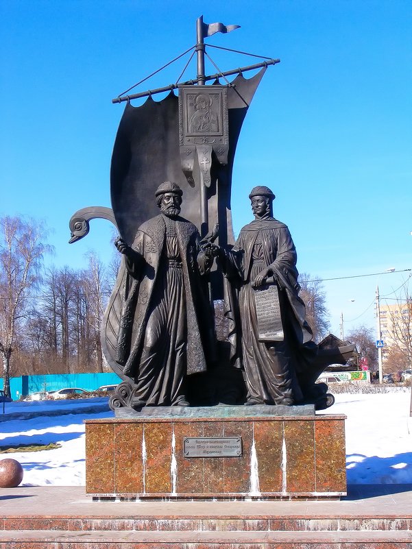 Памятник дружной семье - Владимир Максимов